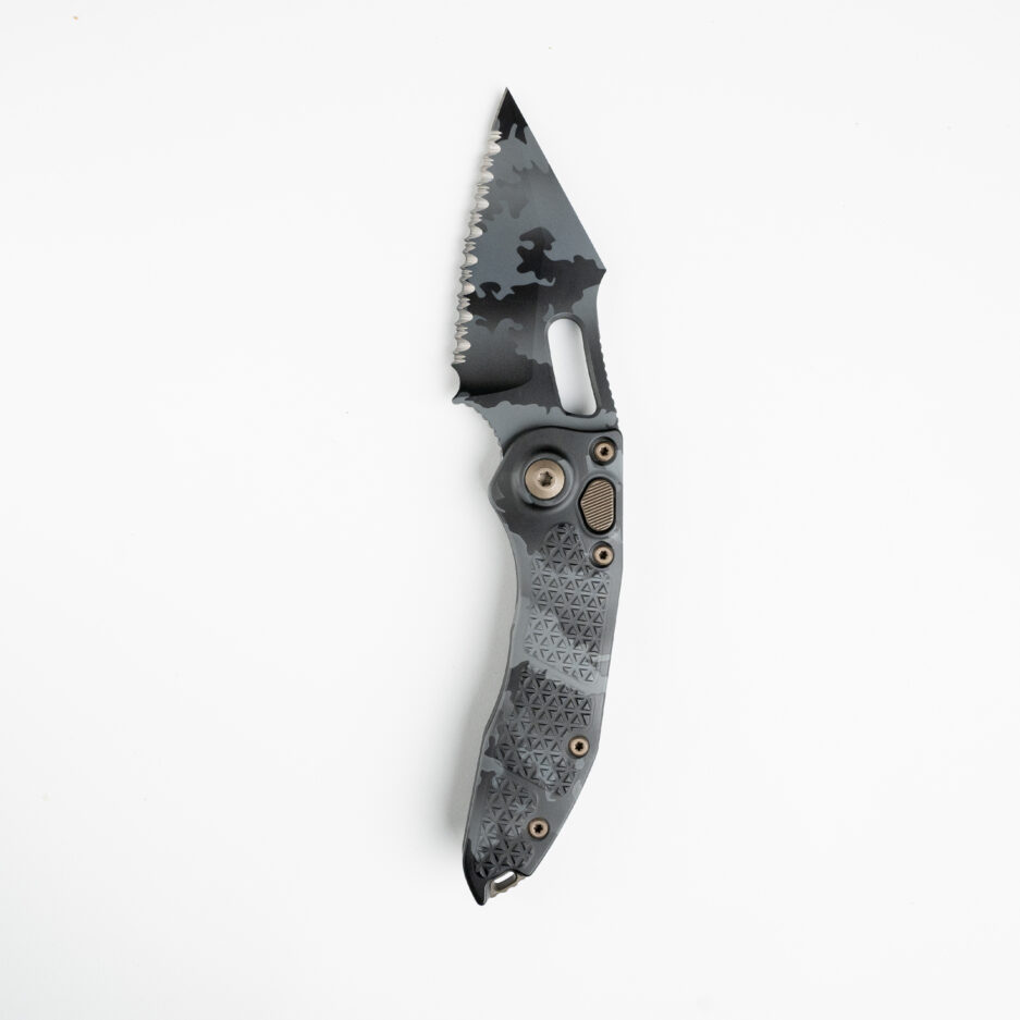 Microtech Borka Stitch Urban Camo – ტაქტიკური დასაკეცი დანა სრული Serrated პირით